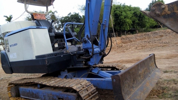 รถแบคโฮ MM35B มีเล่มทะเบียน ไฟแนนซ์ให้ 150,000