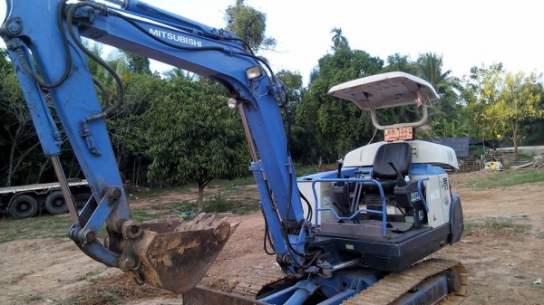 รถแบคโฮ MM35B มีเล่มทะเบียน ไฟแนนซ์ให้ 150,000