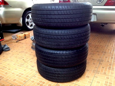ยาง 15 นิ้ว DUNLOP 185-60-15 ปี 2011 สภาพสวย ตจว ส่งได้ครับ