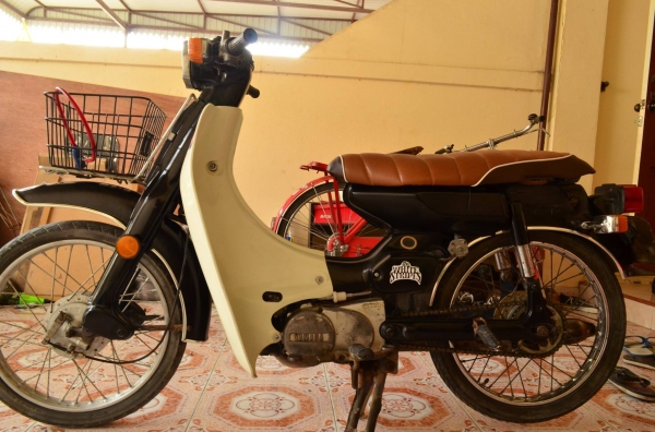 ขายวาย 80 ไม่มีทะเบียน 7500  สีดำ