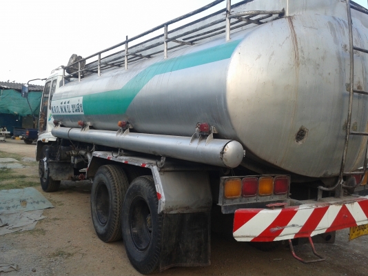 สิบล้อน้ำมัน เพลาเดียว ตามสภาพครับ