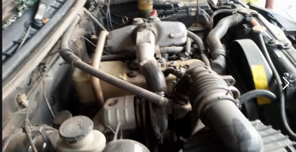 อีซูซุ ดีแม๊กซ์ 2500 ซีซี ปี 2004 เดือนกรกฎาคม เสียหายหนักบริเวณหลังคา และประตูหน้าขวา คอนโซลหน้าปัด กระจกบังลมหน้าแตก ห้องเครื่องสวย แชสซีคดจุดเดียวตำแหน่งมต้เบาะคนขับ ส่วนรอบๆบุบครูดเล็กน้อย แบตไม่มี ล้อไม่ได้ เอกสารครบไม่ผ่านประกัน ถาษีขาด 1 ปี จบข่าว