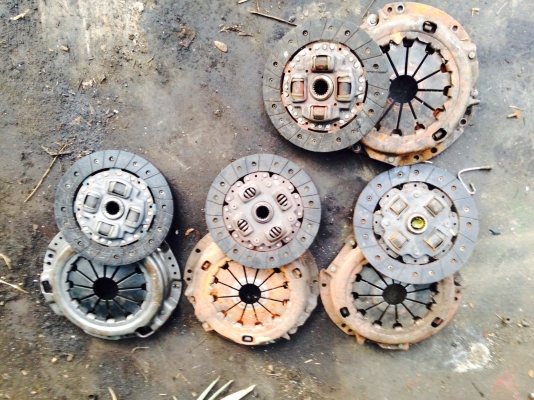 ขายชุดแผ่นคลัช+หวีกดคลัชเครื่อง4e-fe มี4ชุดราคาชุดละ 600