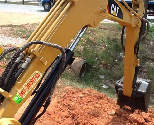 ขายรถแบคโฮ CAT 320R ติดไลห์สําหรับหัวกระแทก