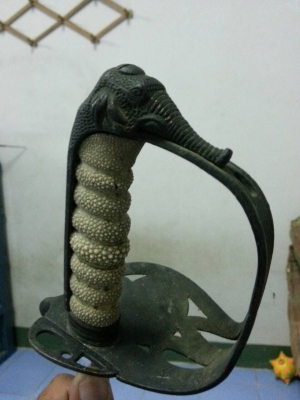 ขายกระบี่เก่าของสะสมอายุเกือบๆ50ปีครับราคา3900สนใจ0853647170