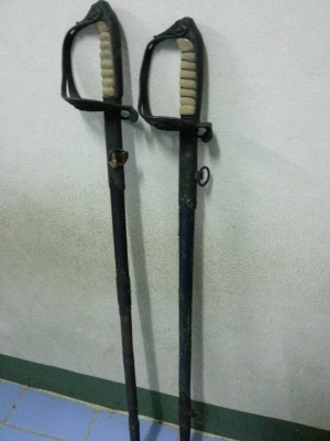 ขายกระบี่เก่าของสะสมอายุเกือบๆ50ปีครับราคา3900สนใจ0853647170