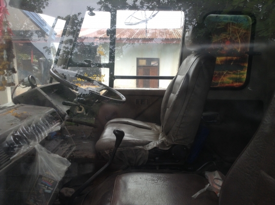 ขาย 10 ล้อ เพลาเดียวกระบะเหล็ก FUSO FN517M-A เครื่อง 6D16 195 แรงม้า คัสซีสวยตลอดเส้น เบรคทิฟฟี่ เก๋งสวยไม่ผุ มีชุดแอร์ครบ ทะเบียนเต็มพร้อมโอน