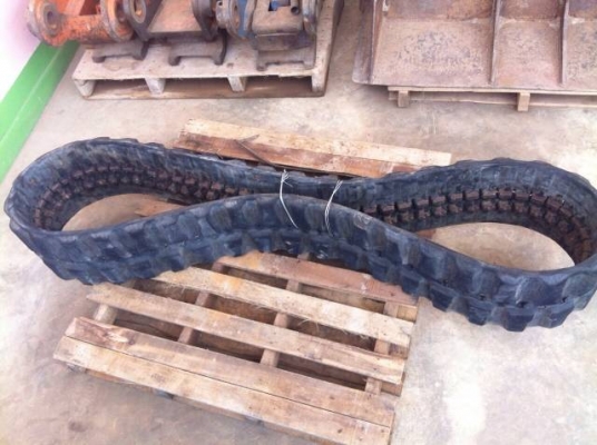 ขายแทรคยาง รถขุด PC30/PC35 ติดต่อ 081-2990958/089-8368497