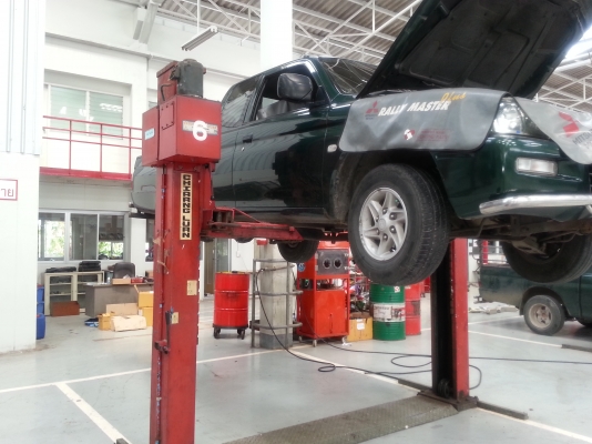 ขายลิฟท์ยกรถ 2.5 ตัน ถูกๆยังใช้งานอยู่(หยุดขายชั่วคราวครับ) ขายลิฟท์ยกรถ 2.5 ตัน ถูกๆยังใช้งานอยู่(หยุดขายชั่วคราวครับ)