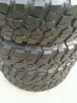 ขาย BF MUD KM2  255/85R16 สวยๆ