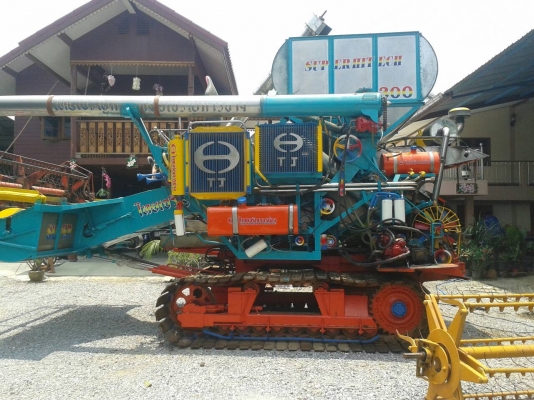 ขายรถเกี่ยวไทยเจริญ 2008พร้อมใช้เช็คทั้งคันราคาต่อรองกันได้