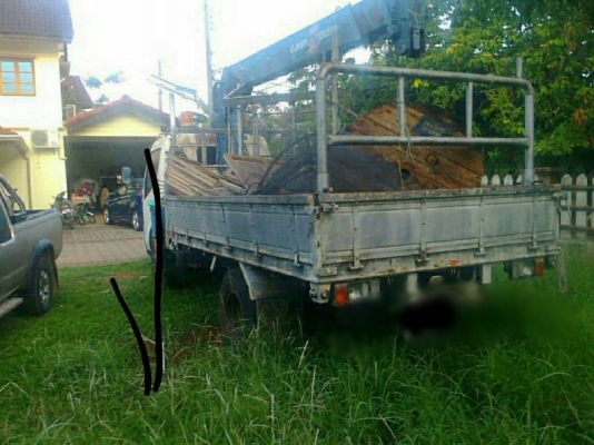 รถฮีโน่ 6 ล้อ รั้ว ( ไม่ดั้ม )  ติดเครน  3 ตัน.  121  แรงม้า. ปี 46  ( รถวิ่ง 8x,xxx กม. )  สนใจติดต่อ  081 - 6079515