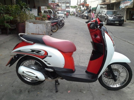 Scoopy i ปี 54 แดง ขาว เคริ่องเดิม แน่นๆ เอกสารครบ Scoopy i ปี 54 แดง ขาว เคริ่องเดิม แน่นๆ เอกสารครบ