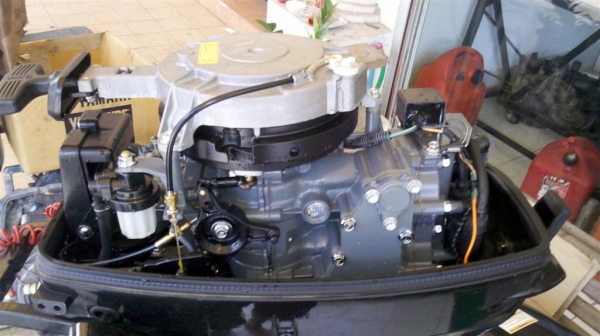 เครื่องเรือ ซูซูกิ 15แรงม้า 2จังหวะ ป้ายแดง ใช้มาไม่เกิน 20นาที 43500 บาท