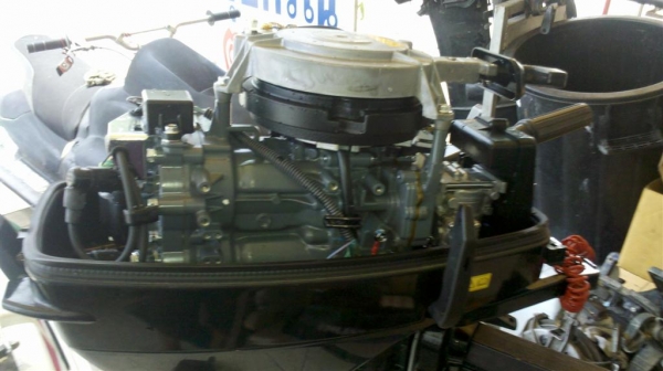 เครื่องเรือ ซูซูกิ 15แรงม้า 2จังหวะ ป้ายแดง ใช้มาไม่เกิน 20นาที 43500 บาท