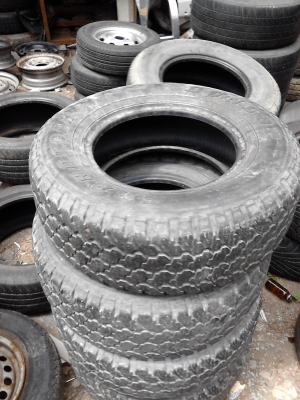 235/70R15 DUNLOP GRAND TREK  มีชุด 4 เส้น TEL.081-427-3941