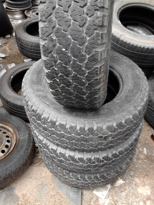 235/70R15 DUNLOP GRAND TREK  มีชุด 4 เส้น TEL.081-427-3941