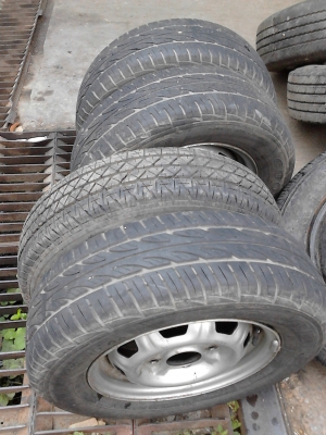 ล้อ ขอบ 13   175/70R13  มี 4 ล้อ  TEL.081-427-3941