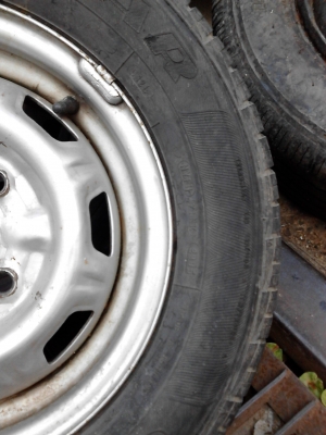 ล้อ ขอบ 13   175/70R13  มี 4 ล้อ  TEL.081-427-3941