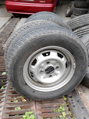 ล้อ ขอบ 13   175/70R13  มี 4 ล้อ  TEL.081-427-3941