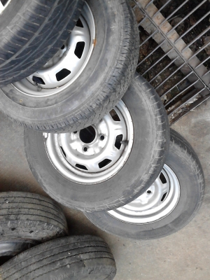 ล้อ ขอบ 13   175/70R13  มี 4 ล้อ  TEL.081-427-3941
