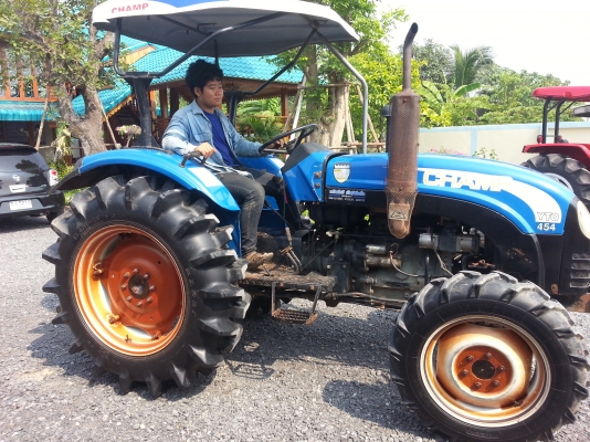 แทรกเตอร์แชมป์ YTO 454  4 WD 2 เพลา สภาพดี เดิมๆ ตัวเปล่า..ทำงาน 435 ชั่วโมง
