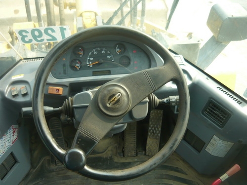 รถตักล้อยาง สภาพดี Komatsu WA270-5 เพิ่งเหยียบถึงไทย สภาพเอี่ยม ชม.ต่ำ