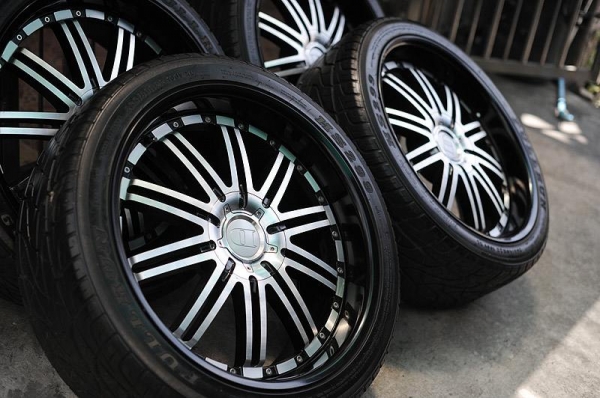 ล้อแม็็ก Lenso ขอบ 22 6 รู 139 พร้อมยาง