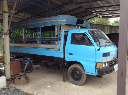 ขาย 6 ล้อ ISUZU KS เครื่อง 4BE1 ฝาดำ 110 แรงม้า คัสซีสวยเดิมตลอดเส้น มีหลังคาพร้อมเบาะโดยสาร เอกสารทะเบียนเต็มพร้อมโอน