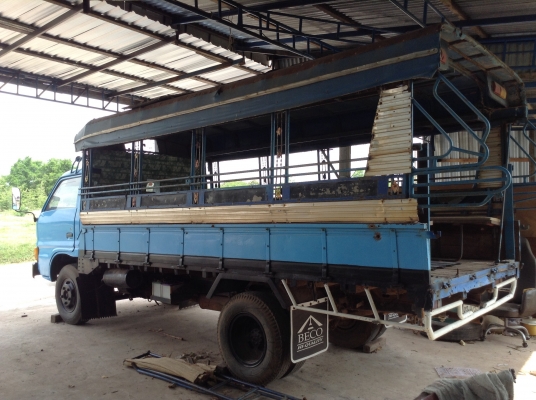 ขาย 6 ล้อ ISUZU KS เครื่อง 4BE1 ฝาดำ 110 แรงม้า คัสซีสวยเดิมตลอดเส้น มีหลังคาพร้อมเบาะโดยสาร เอกสารทะเบียนเต็มพร้อมโอน