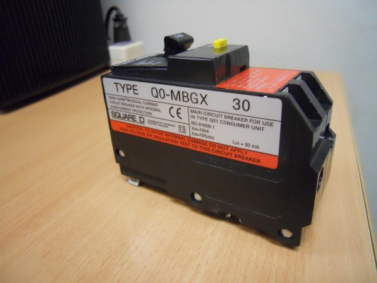 เมนเบรกเกอร์ ป้องกันไฟดูด ไฟรั่ว ไฟเกิน ไฟช๊อต