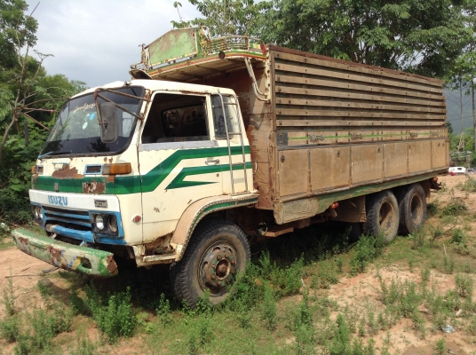 ขาย 10 ล้อ เพลาเดียว ISUZU JCM เครื่อง 6BD1 165 แรงม้า คัสซีสวยจัดไม่มีบวม กระบะสวยเดิม หัวเก๋งเก็บสีนิดหน่อยสวยเลย ทะเบียน  ม.79 ราคาต่อรองได้อีกครับ