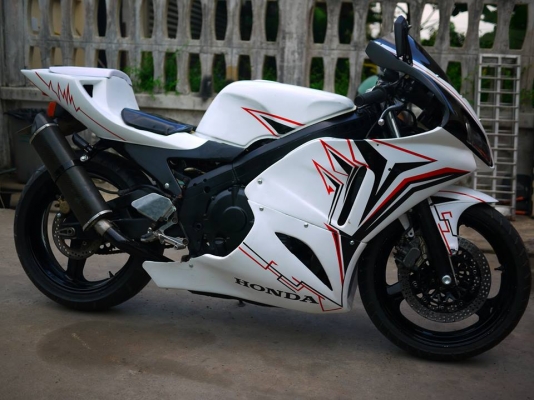 ขาย Cbr400 พร้อมทะเบียนแท้ แฟริ่ง Rc212 พร้อมท่อสูตร เครื่องสดเลย ขาย Cbr400 พร้อมทะเบียนแท้ แฟริ่ง Rc212 พร้อมท่อสูตร เครื่องสดเลย