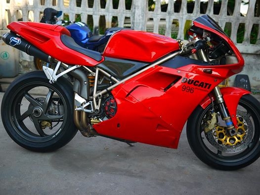 ขาย Ducati 996 พร้อมทะเบียนแท้ๆ996ตรงรุ่นและของแต่อีกหลายรายการ