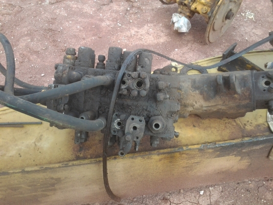 ขายอะไหลแบคโฮโคมัสสุPC100รุ่น3เลือกเอาแบ่งขาย ขายอะไหลแบคโฮโคมัสสุPC100รุ่น3เลือกเอาแบ่งขาย