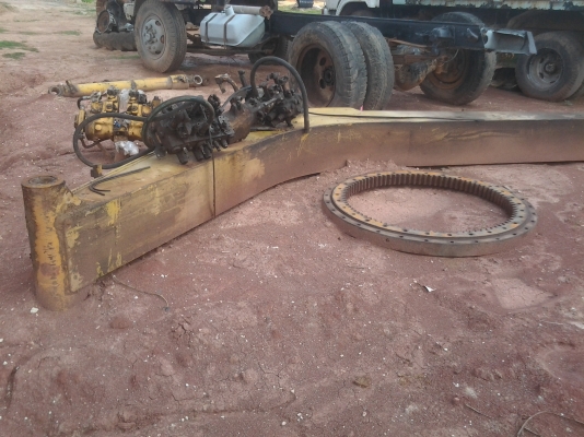 ขายอะไหลแบคโฮโคมัสสุPC100รุ่น3เลือกเอาแบ่งขาย