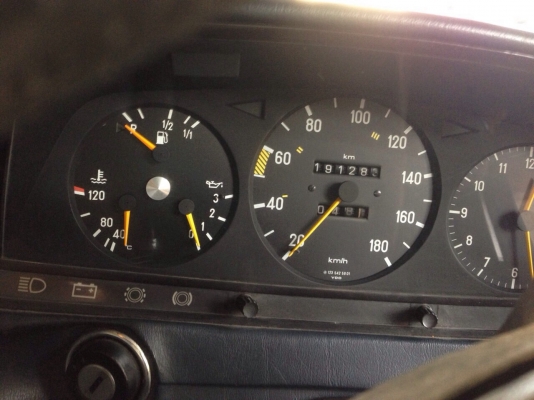 ขายรถรุ่นเก่าน่าสะสม BENZ 300 D สภาพสวยๆ พร้อมใช้งาน สนใจมาคุยกัน (ขายแล้ว) ขายรถรุ่นเก่าน่าสะสม BENZ 300 D สภาพสวยๆ พร้อมใช้งาน สนใจมาคุยกัน (ขายแล้ว)