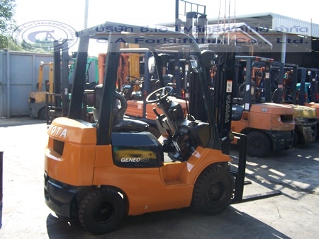 ขายรถ โฟล์คลิฟท์ TOYOTA รุ่น 7-FD15