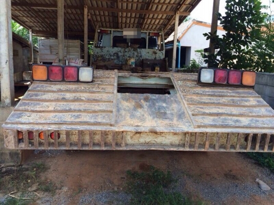 รถอีซูซุ 10 ล้อ ท้ายลาด 210 แรงม้า.  สนใจติดต่อ 081 - 6079515