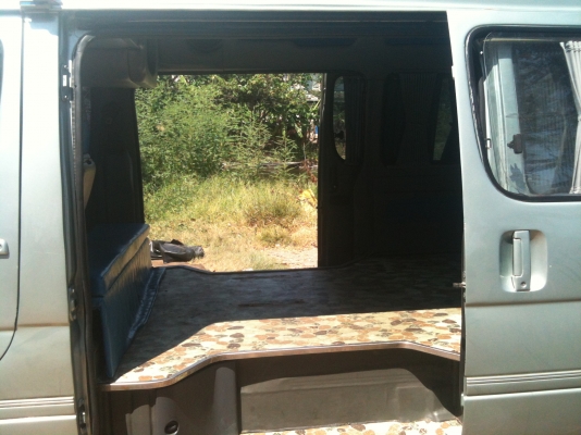 รถตู้โตโยต้า VIP ปี 2003 พร้อมใช้พร้อมโอน เบาะครบ ประตูเปิด2ด้าน