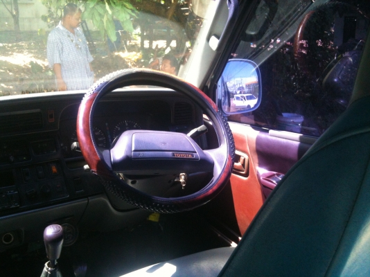 รถตู้โตโยต้า VIP ปี 2003 พร้อมใช้พร้อมโอน เบาะครบ ประตูเปิด2ด้าน