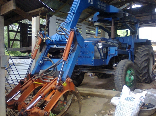 ขายรถคีบอ้อย FORD-5000 สภาพดี ต่อใหม่ใช้งานแค่ 1 ปี ขายรถคีบอ้อย FORD-5000 สภาพดี ต่อใหม่ใช้งานแค่ 1 ปี