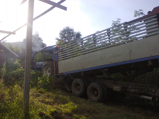 ขายรถคีบอ้อย FORD-5000 สภาพดี ต่อใหม่ใช้งานแค่ 1 ปี ขายรถคีบอ้อย FORD-5000 สภาพดี ต่อใหม่ใช้งานแค่ 1 ปี