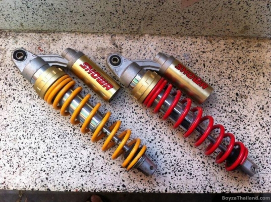 ขายโช๊คหลัง SHOWA ราคาเบาๆ599 สวยมากๆใส่mio click หรือรุ่นอื่นๆ เก็บไว้รกบ้าน โทร0825671760