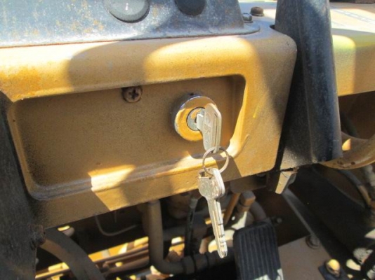 ขายรถยกโคมัสสุ1.5ตัน เครื่องยนต์เบลซิล กระบอกคู่เสาร์สูง3เมตร พวงมาลัยเพาเวอร์สภาพใหม่ นำเข้าญี่ปุ่น