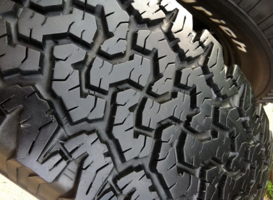 ขายยาง BF Goodrich All-terrain ขนาด 265 75 r16 ปี11 สวยๆ