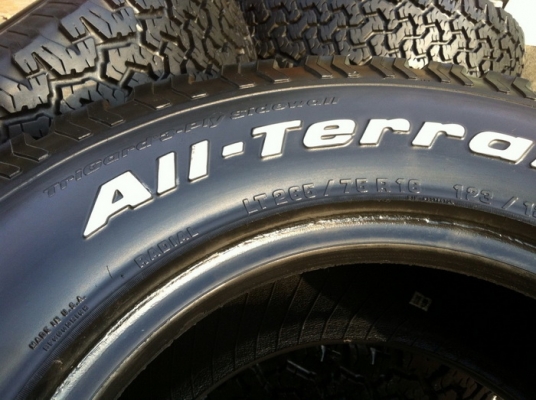 ขายยาง BF Goodrich All-terrain ขนาด 265 75 r16 ปี11 สวยๆ