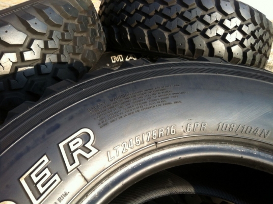 ยางMud mt754 245 75 r16 ปลายปี13 ตุ่มหน้ายางยังอยู่ ขายถูก