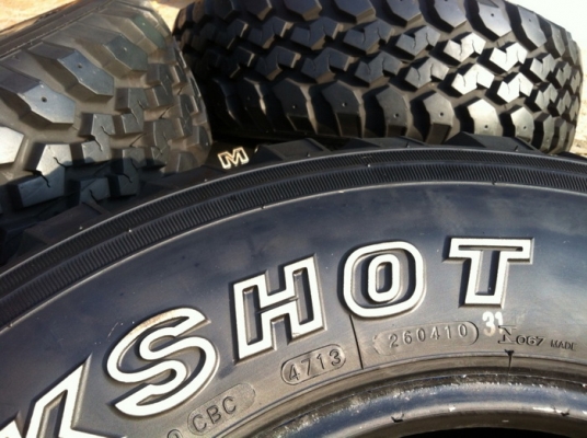 ยางMud mt754 245 75 r16 ปลายปี13 ตุ่มหน้ายางยังอยู่ ขายถูก