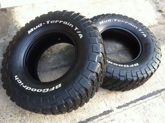 ขายยาง BF Goodrich Mud-Terrain KM2 285 75 r16 มี2เส้น ขายยาง BF Goodrich Mud-Terrain KM2 285 75 r16 มี2เส้น